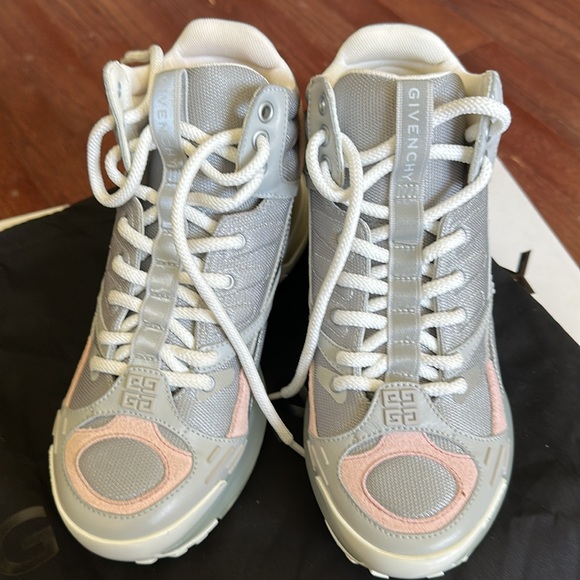 💫 NEW! GIVENCHY GIV 1 Mesh Metallic Clear-Sole High Top Sneakers 💫 - Picture 4 of 17